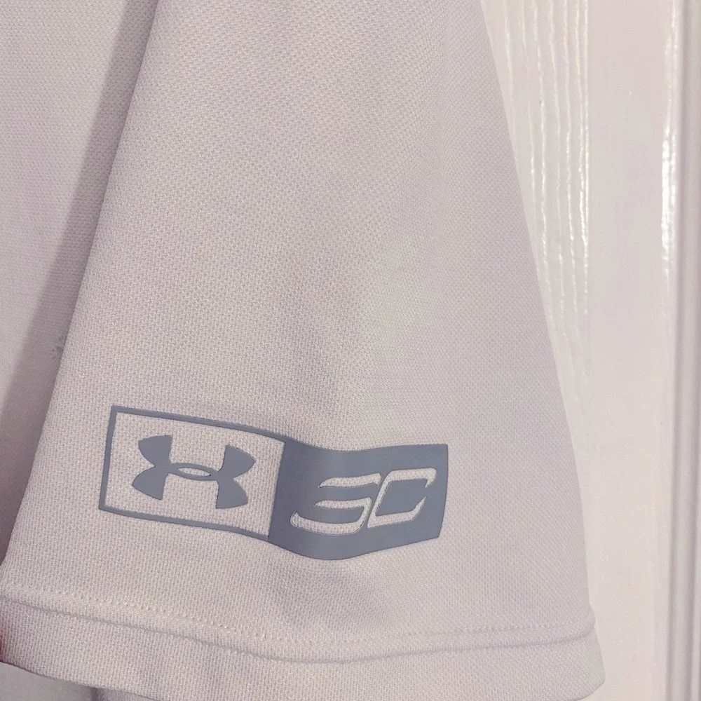 Under Armour White Fitted Top HeatGear Size‎ Large